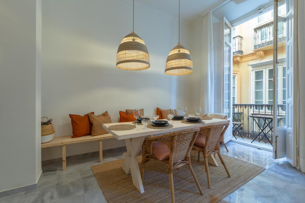 Puerta De Larios: Central Three-Bedroom Apartment With Balconies And Patio マラガ エクステリア 写真