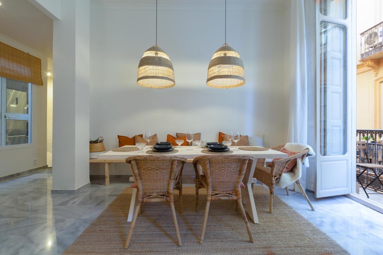 Puerta De Larios: Central Three-Bedroom Apartment With Balconies And Patio マラガ エクステリア 写真